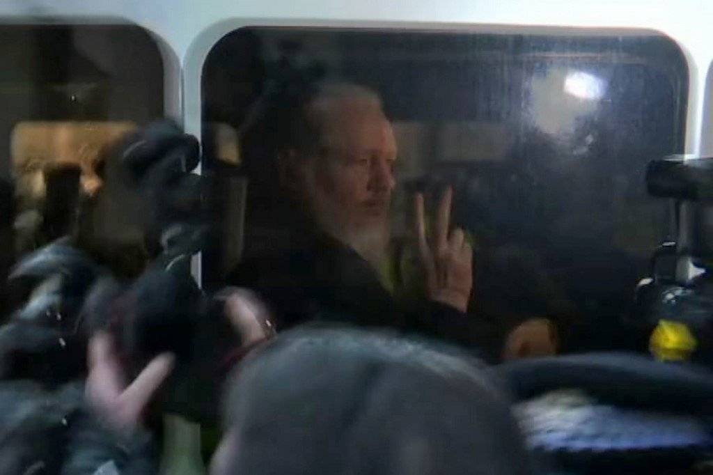 Julian Assange capturado en Londres