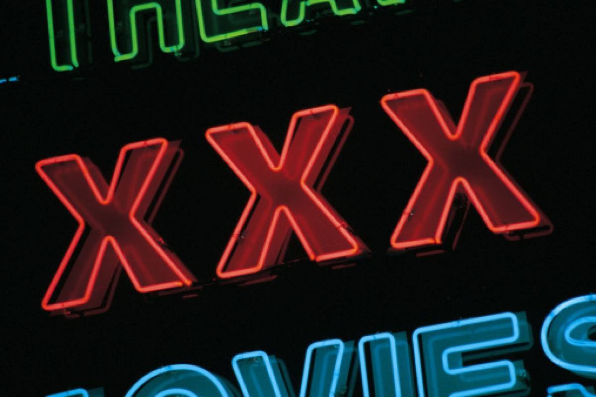 sexo porno atusaludenlinea Hombre demanda a sus padres porque tiraron a la basura su gigantesca colección de porno: exige $56 millones | Publimetro Chile