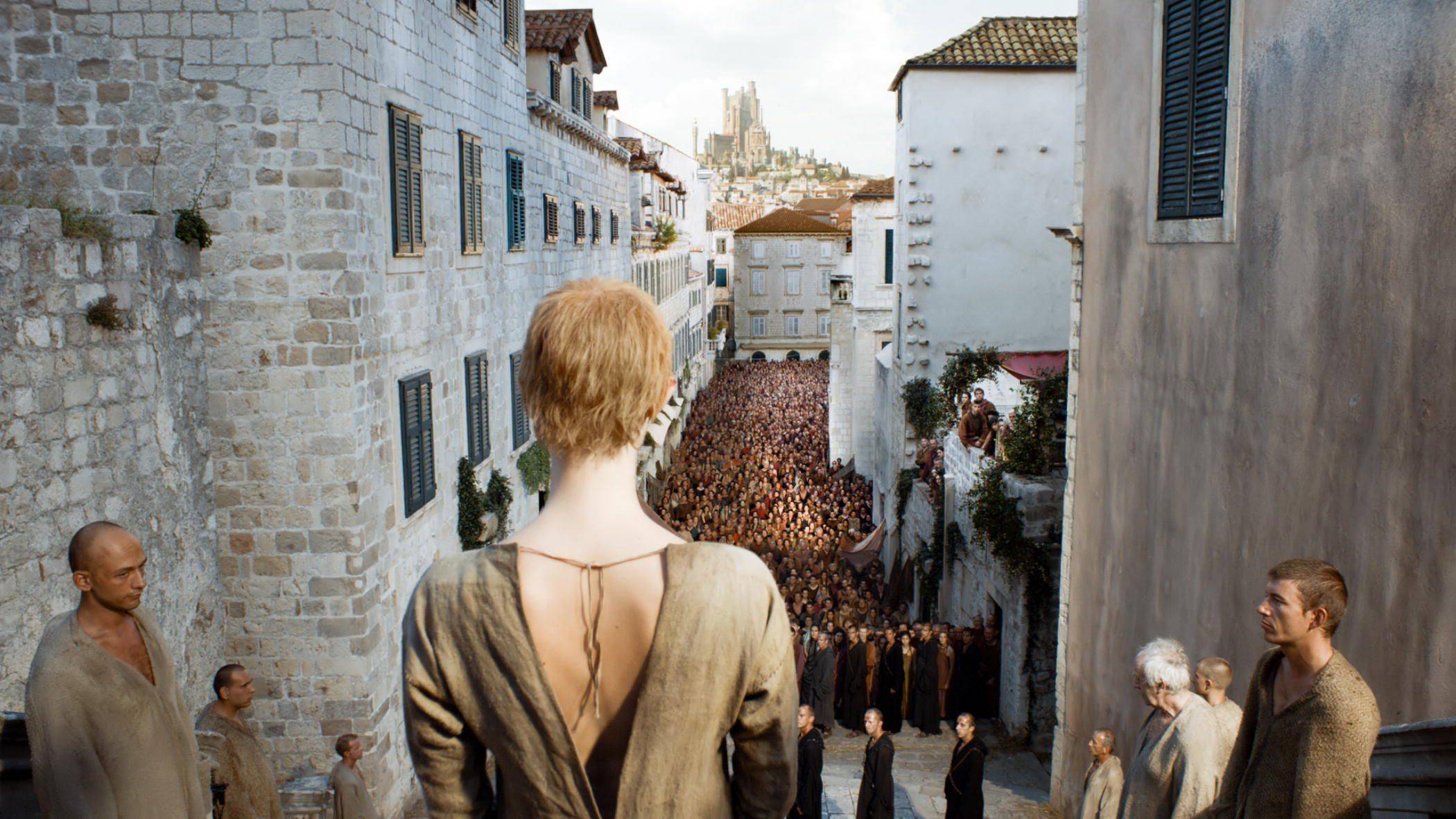 Lena Headey habló sobre su desnudo en Game of Thrones el cual causó polémica en su momento Lena Headey habló sobre su desnudo en Game of Thrones el cual causó polémica en su momento