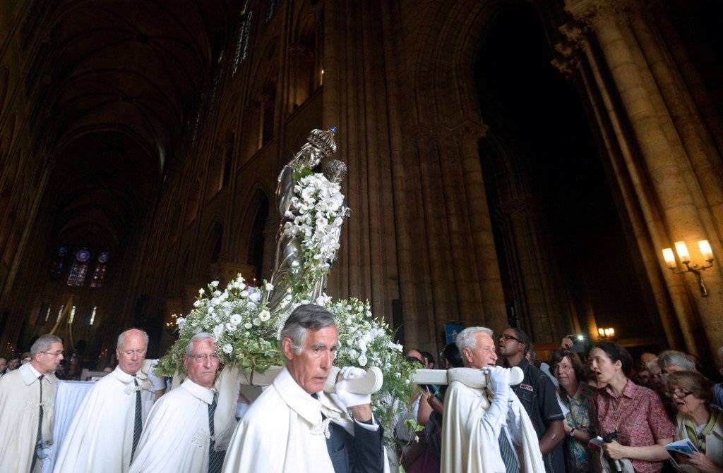 La Virgen de la catedral de Notre Dame