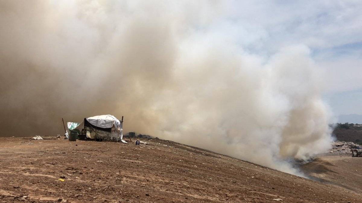 Apagan incendio en bosque y se prende ahora un basurero en Jalisco