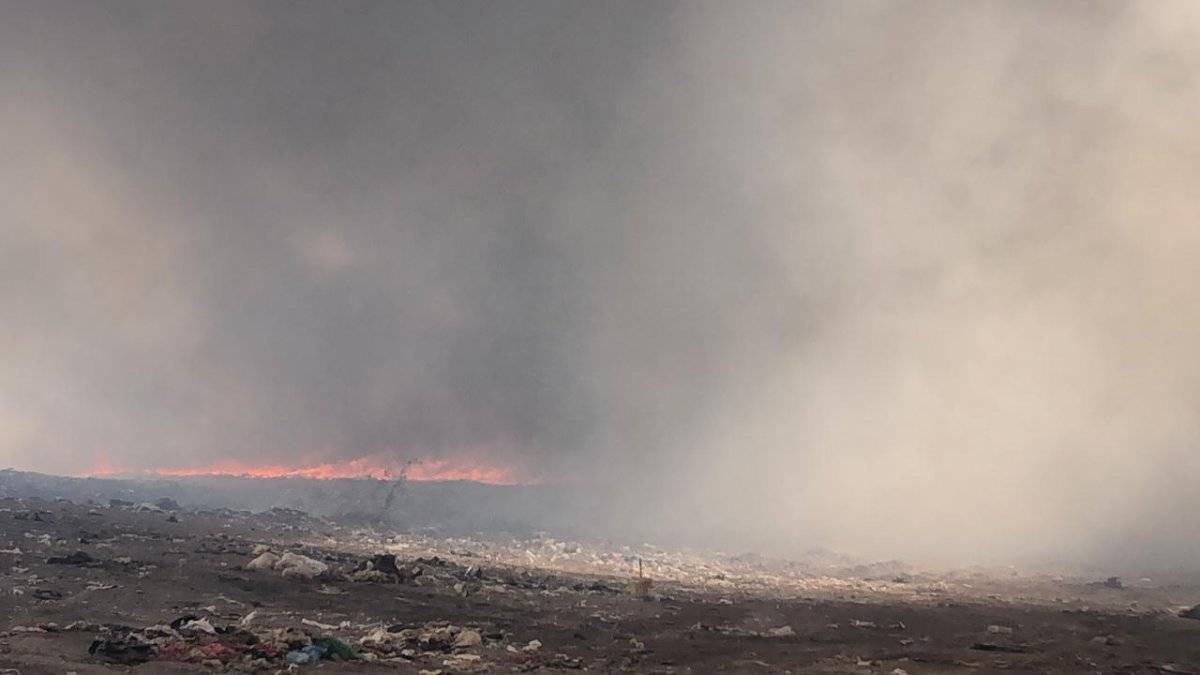 Apagan incendio en bosque y se prende ahora un basurero en Jalisco
