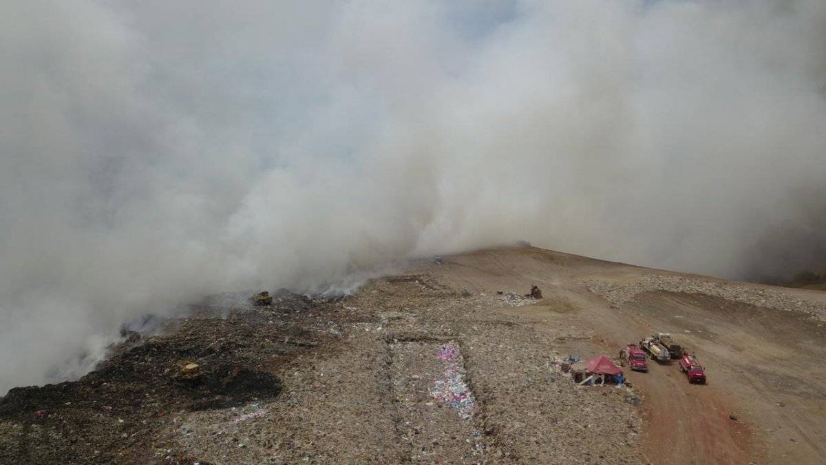 Apagan incendio en bosque y se prende ahora un basurero en Jalisco