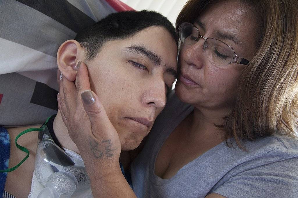 Edison Cosíos y su madre