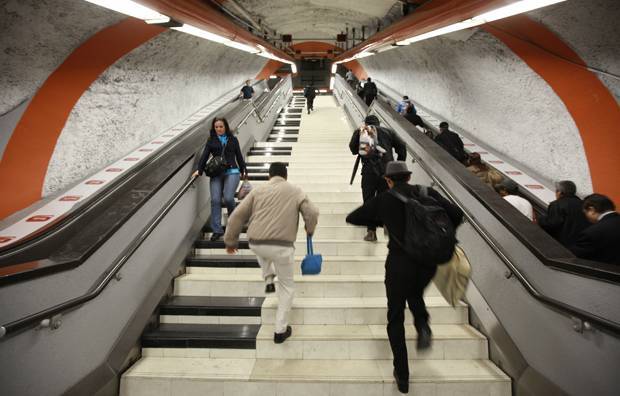 CDMX Metro escaleras CDMX Metro escaleras