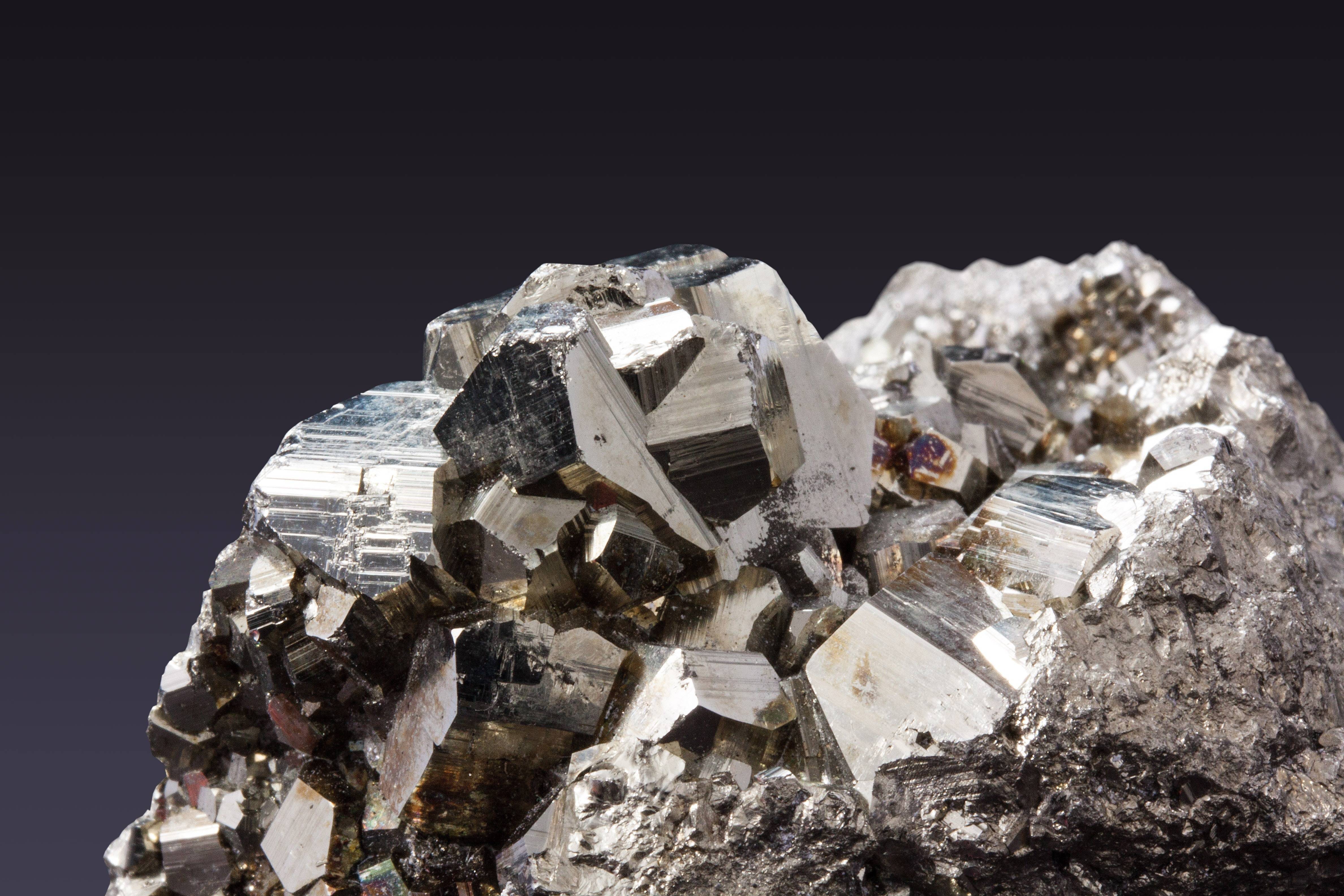 Científicos descubren un nuevo estado de la materia que puede ser sólida y líquida al mismo tiempo Científicos descubren un nuevo estado de la materia que puede ser sólida y líquida al mismo tiempo