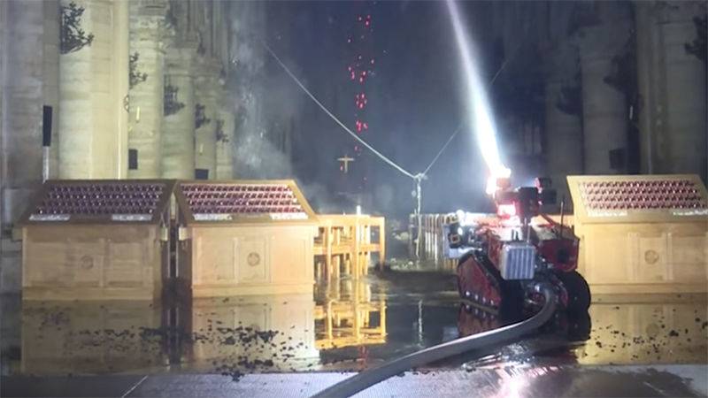 Colossus: conoce al robot que ayudó a los bomberos de París a apagar el incendio de Notre Dame