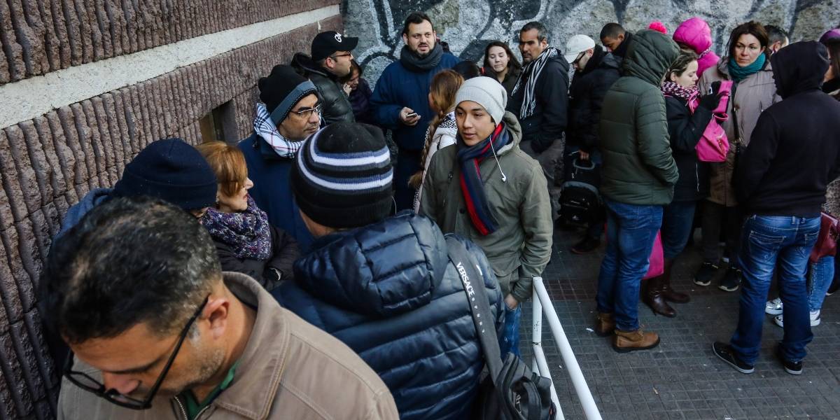 Gobierno establece fecha lÃmite para regularización de extranjeros en Chile y anuncia que iniciará órdenes de expulsión
