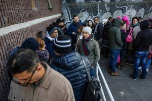 Gobierno establece fecha límite para regularización de extranjeros en Chile y anuncia que iniciará órdenes de expulsión