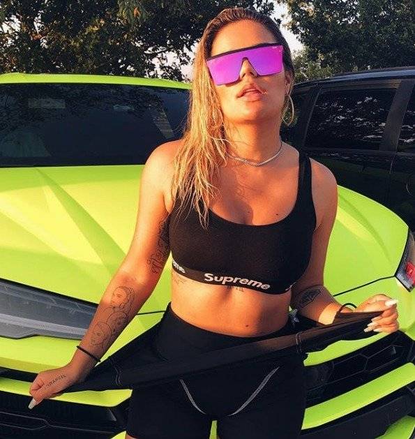 Karol G enciende las redes con foto en Bikini y Anuel AA reacciona