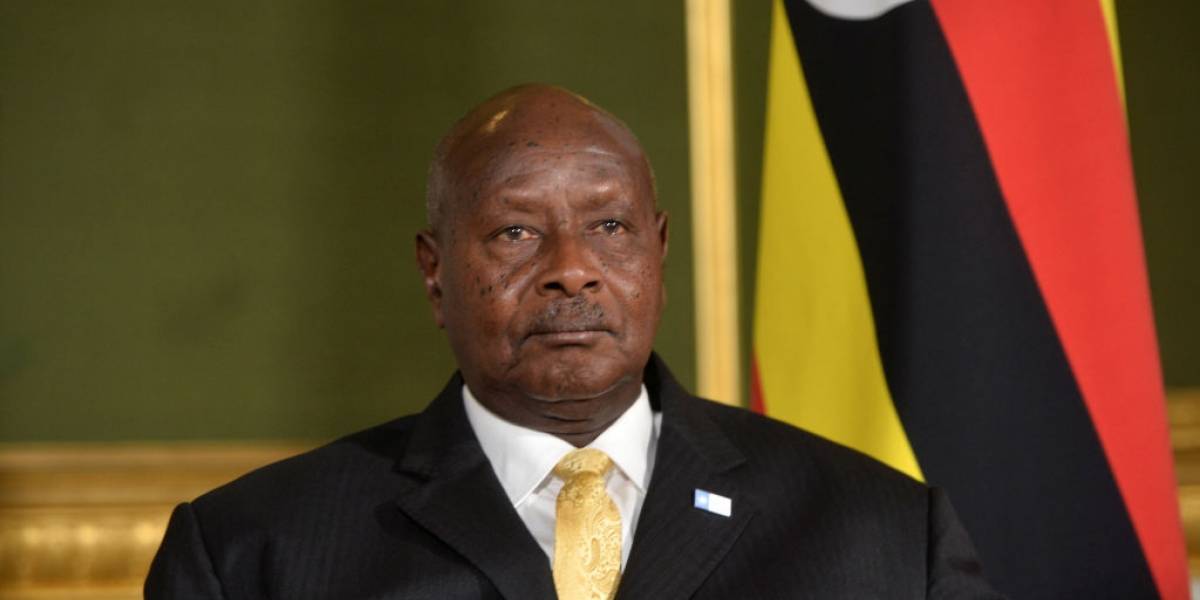 Presidente de Uganda quiere prohibir el sexo oral: "La boca es para comer"