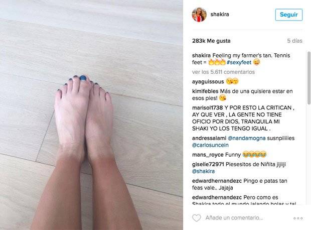 Shakira con uñas mal cuidadas