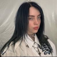 Billie Eilish y su atrevida foto con la novia de su hermano Finneas