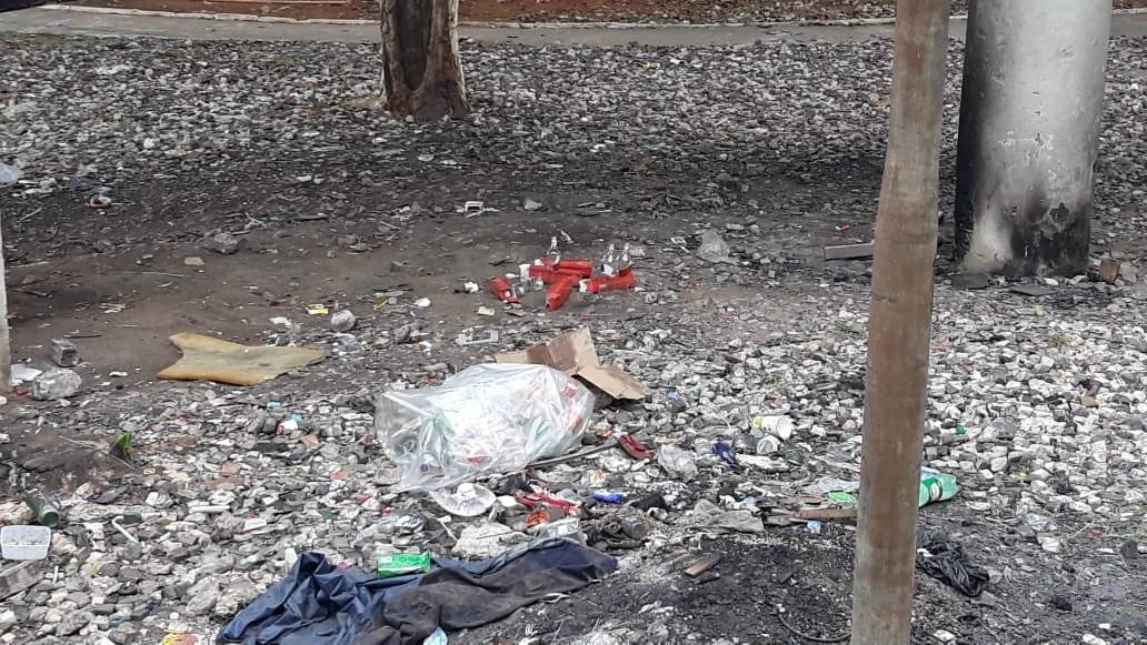 lixo passarela Wanderley Serpa Desgualdo