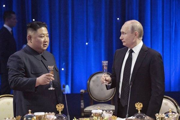 Resultado de imagen para Fotos del brindis entre Kim Jong-un se cita con Putin