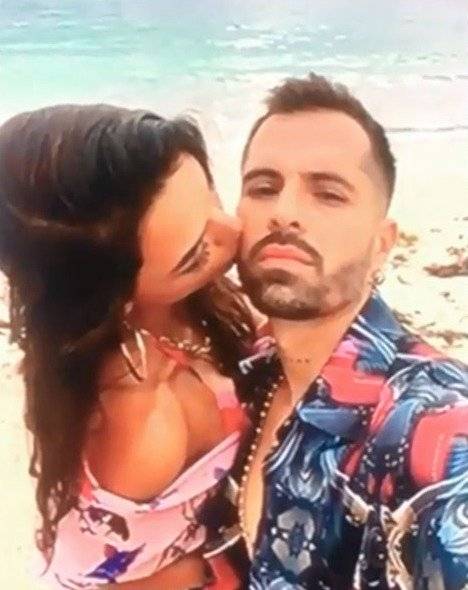Filtran foto de Mike Bahía con una mujer