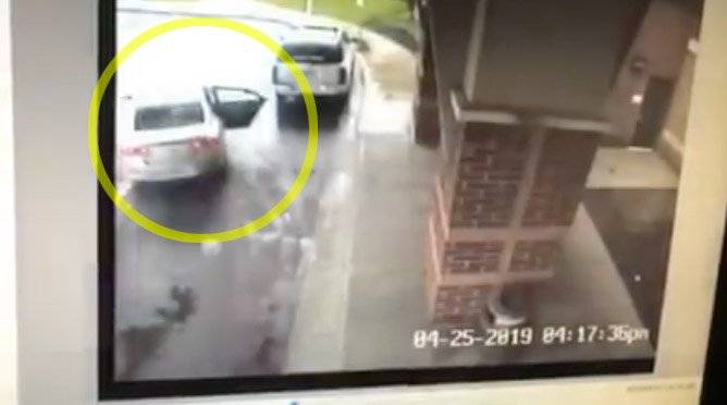 Niño salva a su hermanita de un robo de vehículo