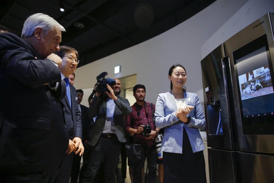 Presidente Sebastían Piñera visita planta de Samsung en Seúl Presidente Sebastían Piñera visita planta de Samsung en Seúl
