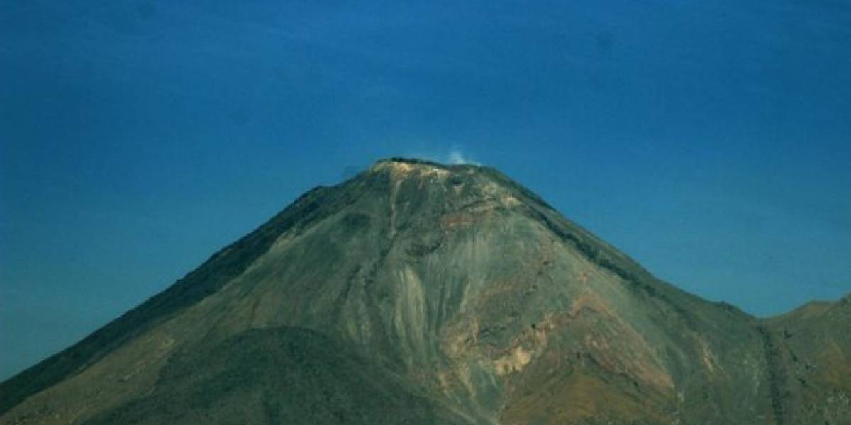 El Volcán de Colima en México comienza a tener actividad con riesgo de explosión