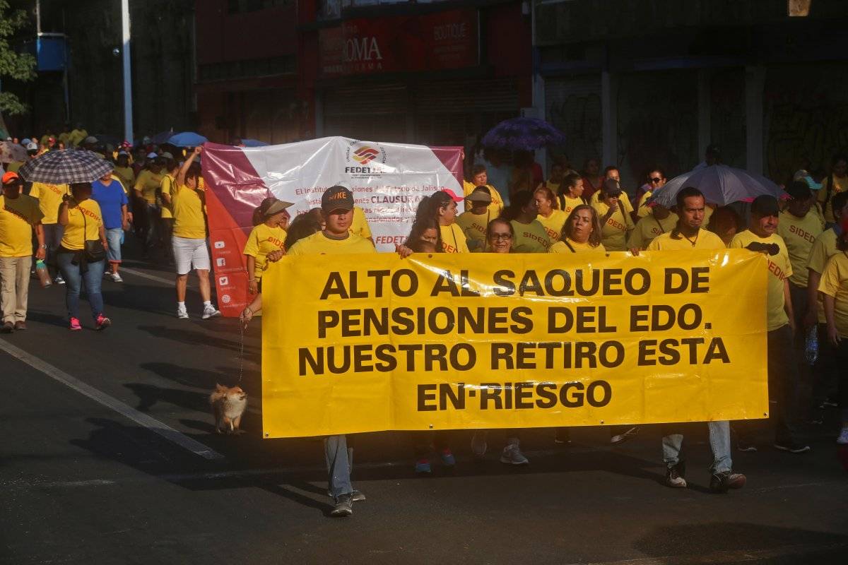 Salen miles a calles de Guadalajara para conmemorar el Día del Trabajo