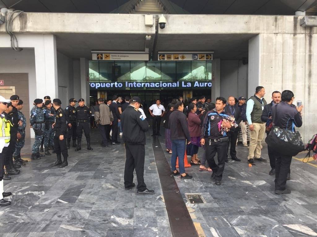 retiro de vendedores del aeropuerto internacional La Aurora