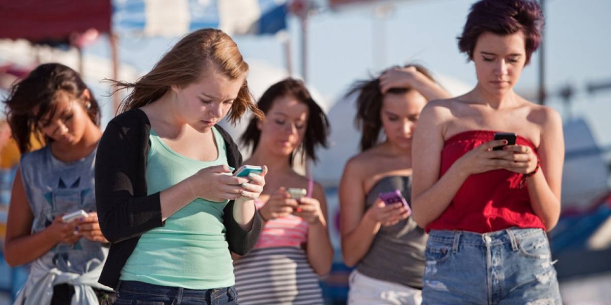 Diputados chilenos inventan señalética para "zombies digitales"