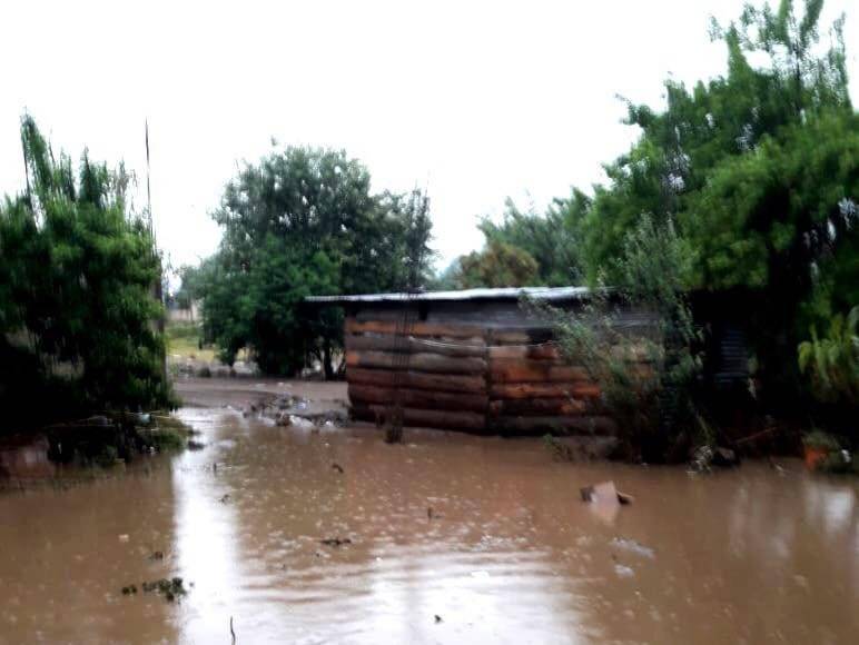 Primeras lluvias de mayo ocasionan daños en tres departamentos