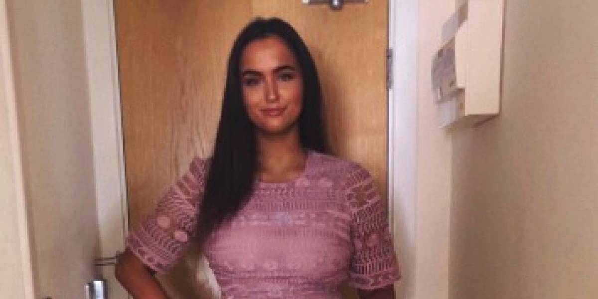 Un hombre se burló de su vestido en Tinder y la tienda de ropa la contrató como modelo