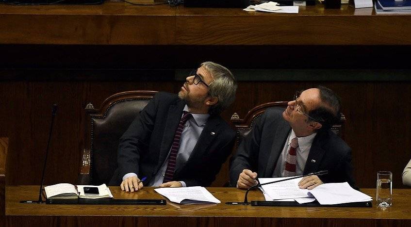Ministros Blumel y Larraín