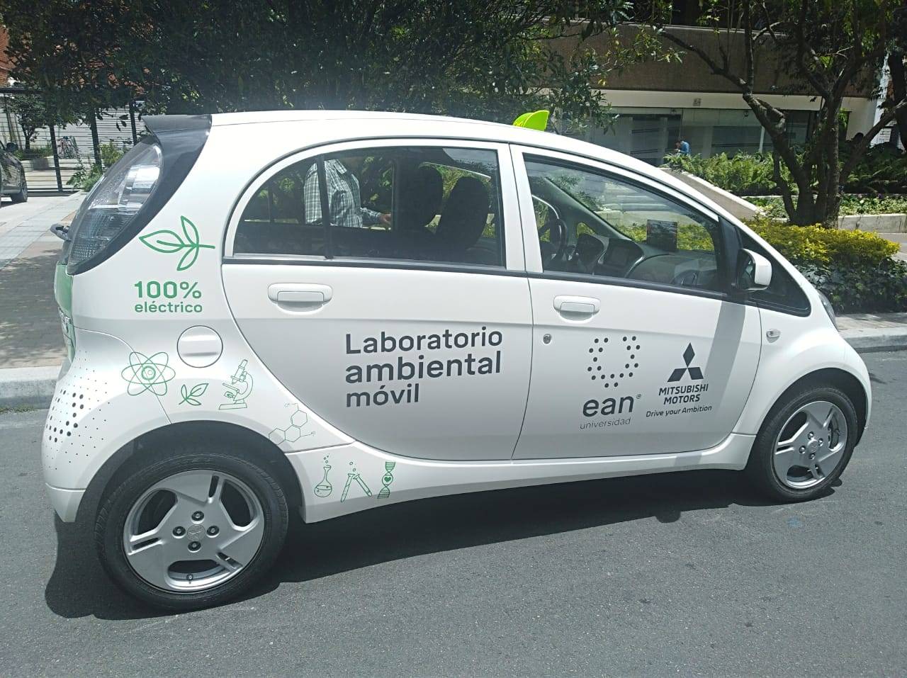 Universidad EAN de Bogotá lanza el primer laboratorio ambiental móvil de Latinoamérica Universidad EAN de Bogotá lanza el primer laboratorio ambiental móvil de Latinoamérica