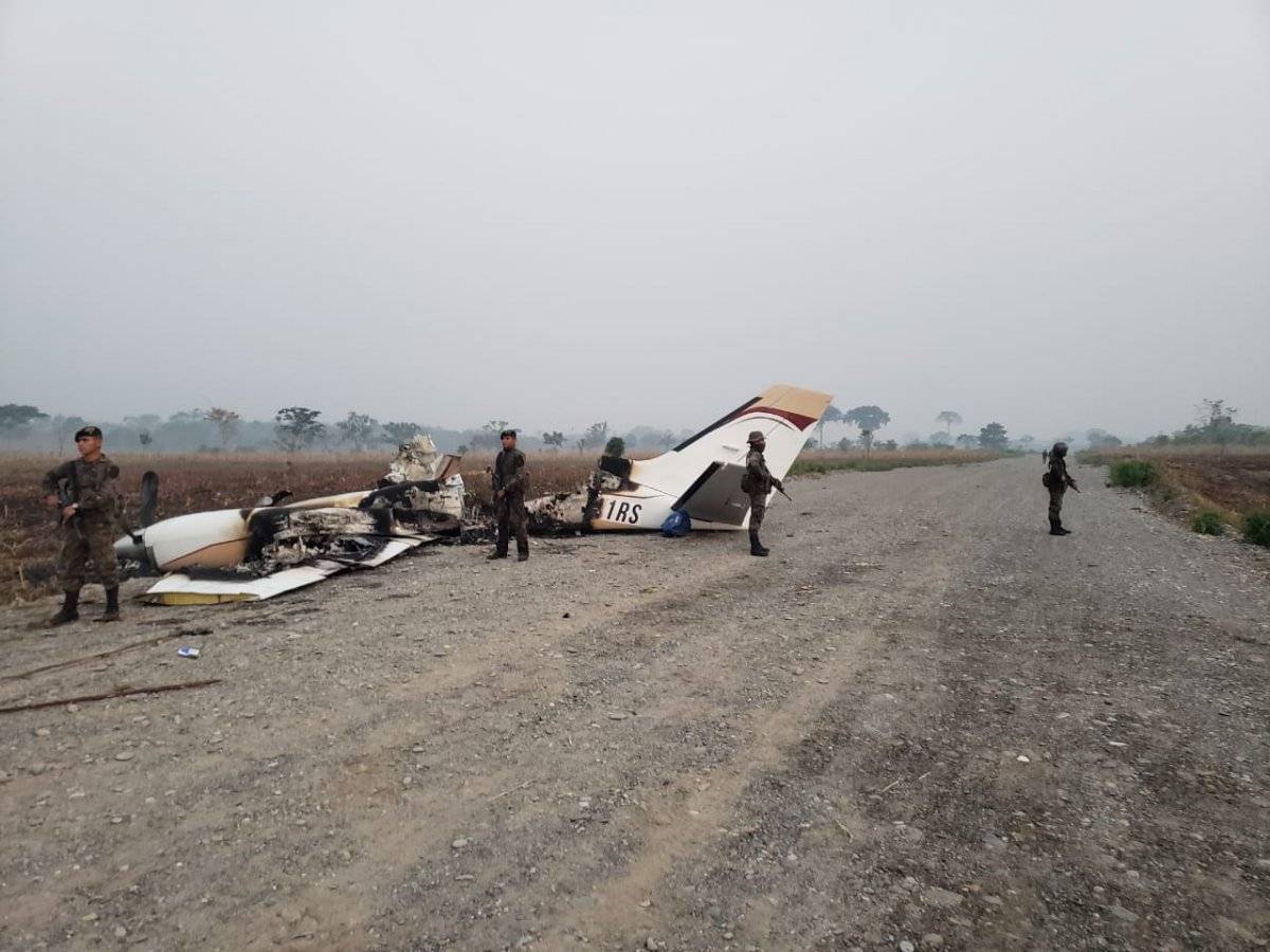 localizan avioneta incinerada en Alta Verapaz