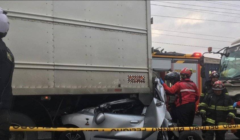 Quito: Accidentes sobre la Simón Bolívar y otros sectores obstaculizan carriles
