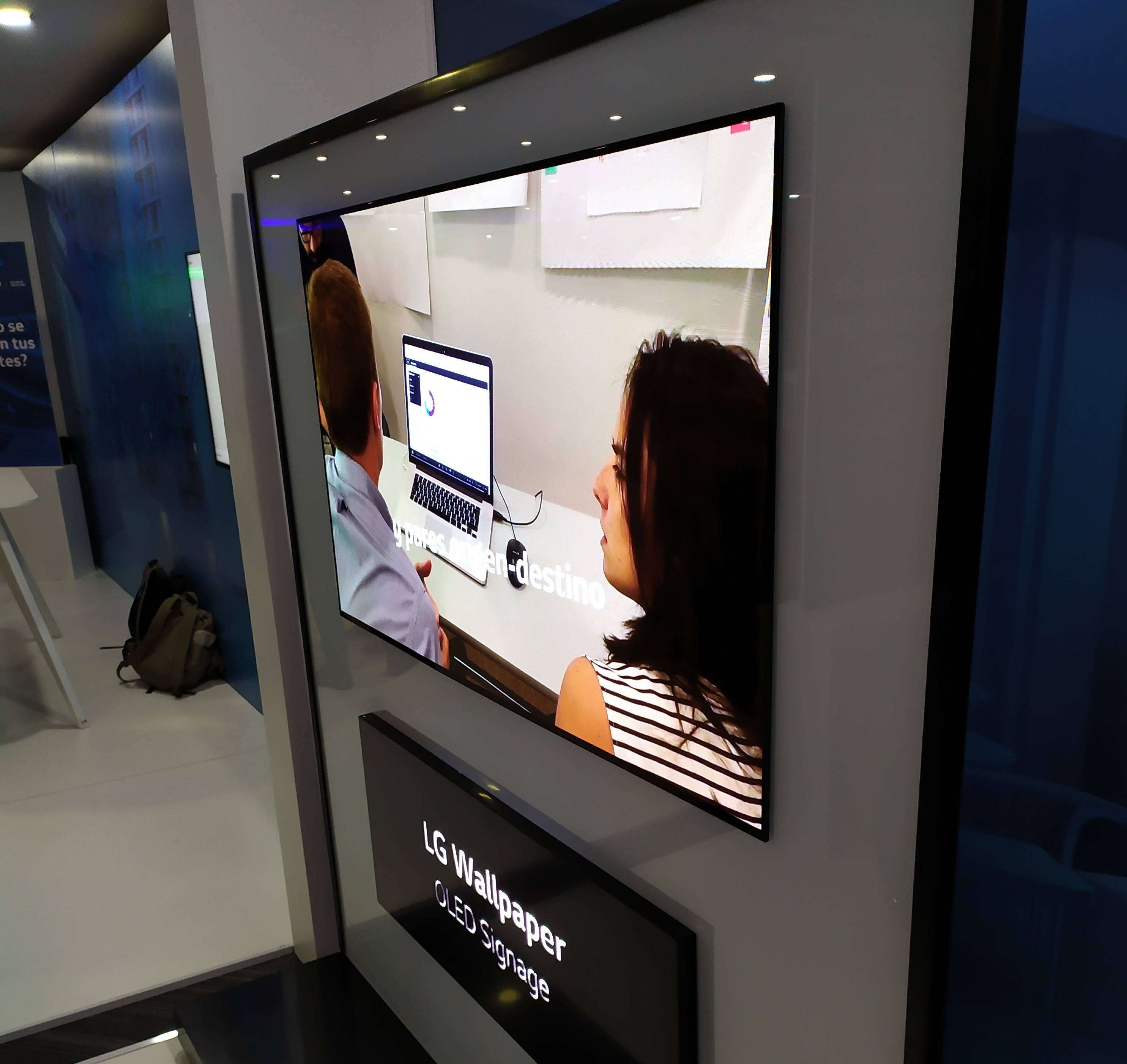 LG presentó en Chile su nuevo televisor OLED completamente transparente LG presentó en Chile su nuevo televisor OLED completamente transparente