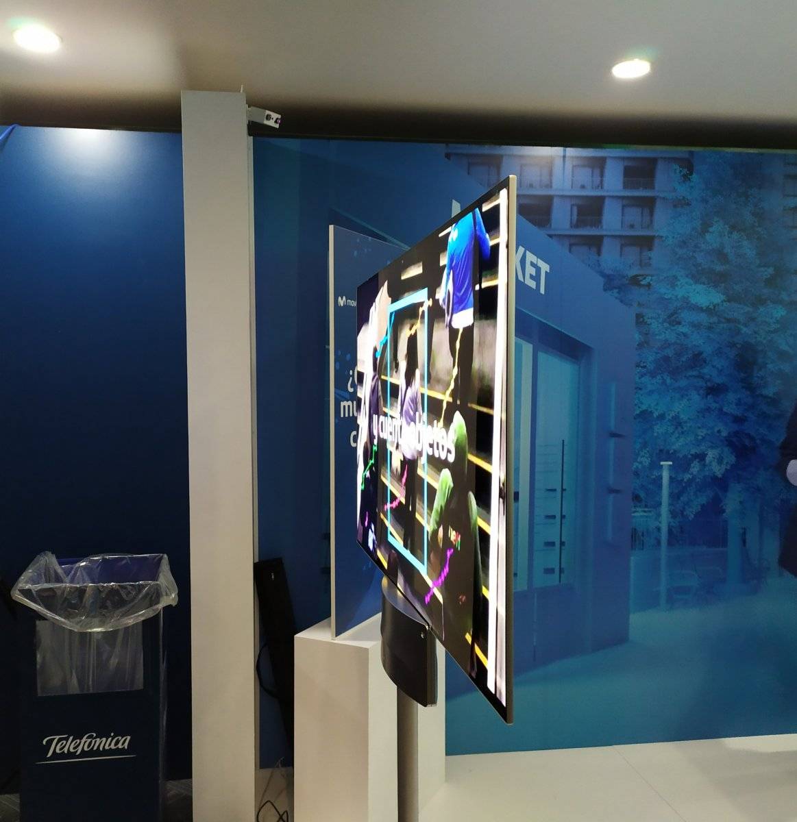 LG presentó en Chile su nuevo televisor OLED completamente transparente LG presentó en Chile su nuevo televisor OLED completamente transparente