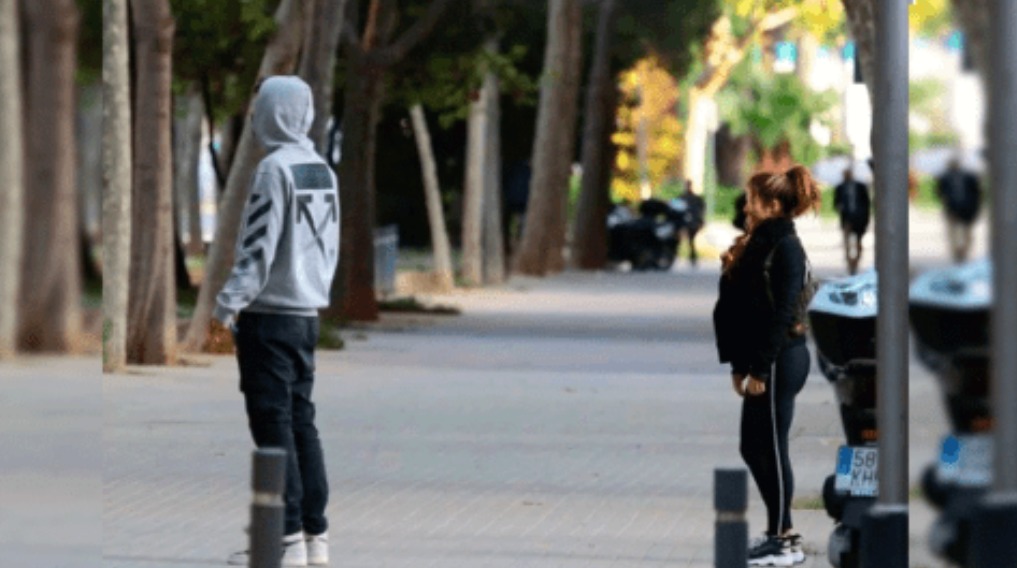 Shakira y Piqué paseando