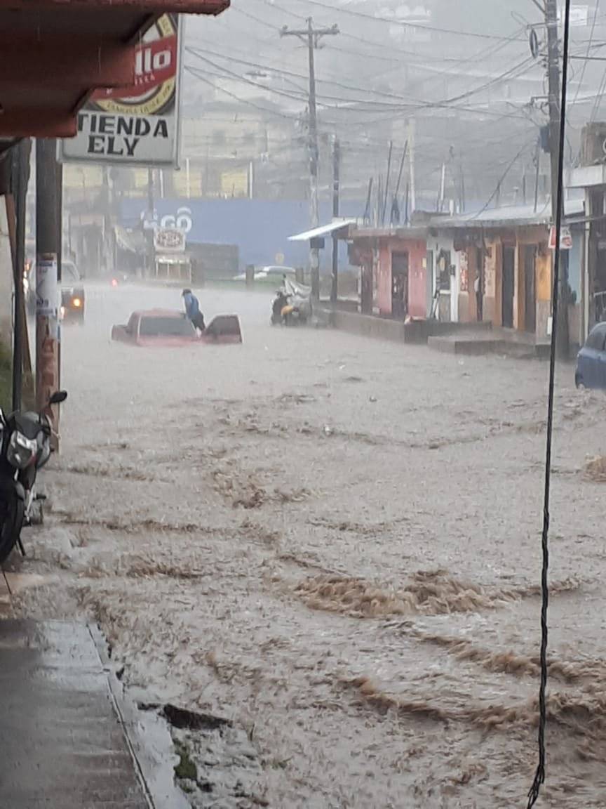 Lluvia ocasiona estragos en el occidente del país