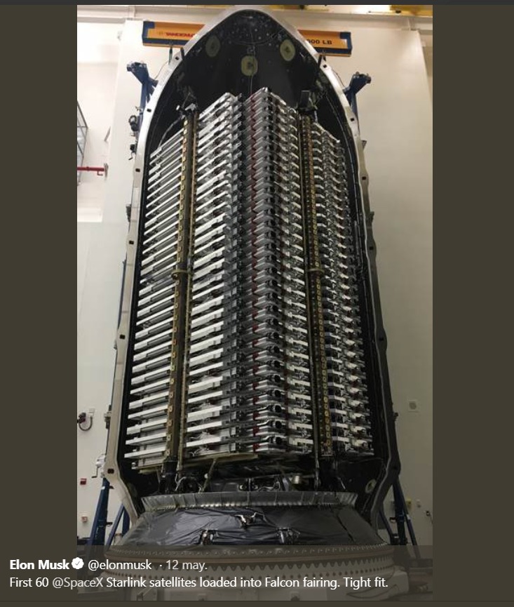 Elon Musk muestra cuantos satélites pueden caber en el cohete Falcon 9 de SpaceX Elon Musk muestra cuantos satélites pueden caber en el cohete Falcon 9 de SpaceX