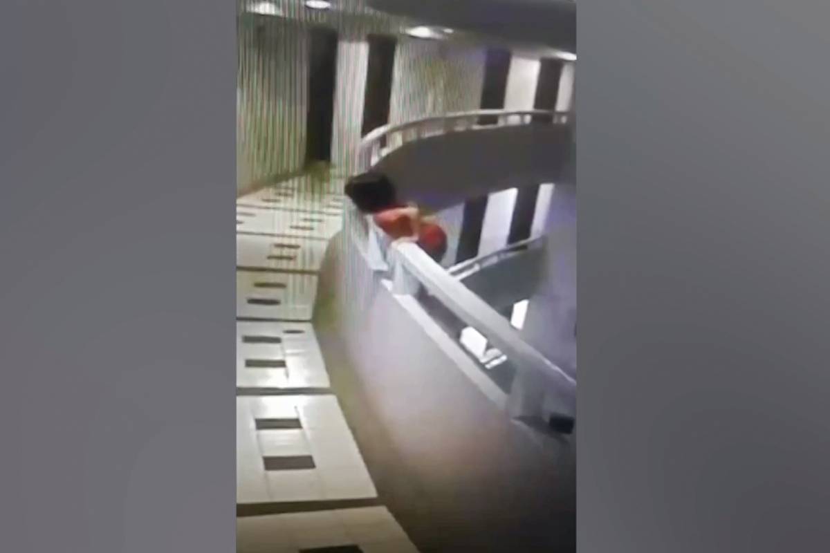 Niña sonámbula cae desde el piso 11 de un hotel y sobrevive Niña sonámbula cae desde el piso 11 de un hotel y sobrevive