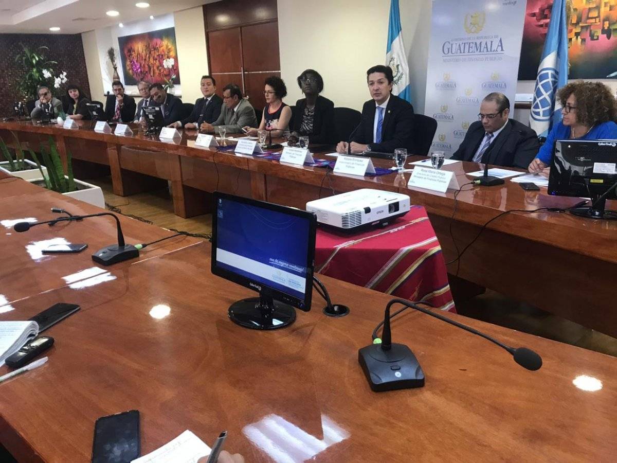 Firman convenio de programa "Crecer Sano"