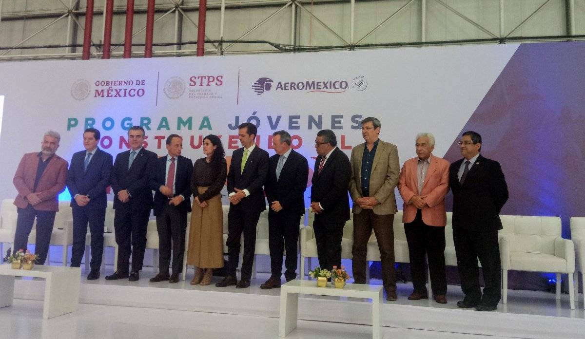 Aeroméxico apuesta por la inserción laboral de los jóvenes