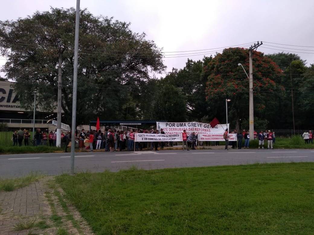 manifestação educação