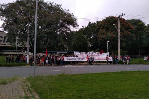 manifestação educação