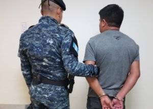 capturado con dinero en efectivo en aeropuerto La Aurora
