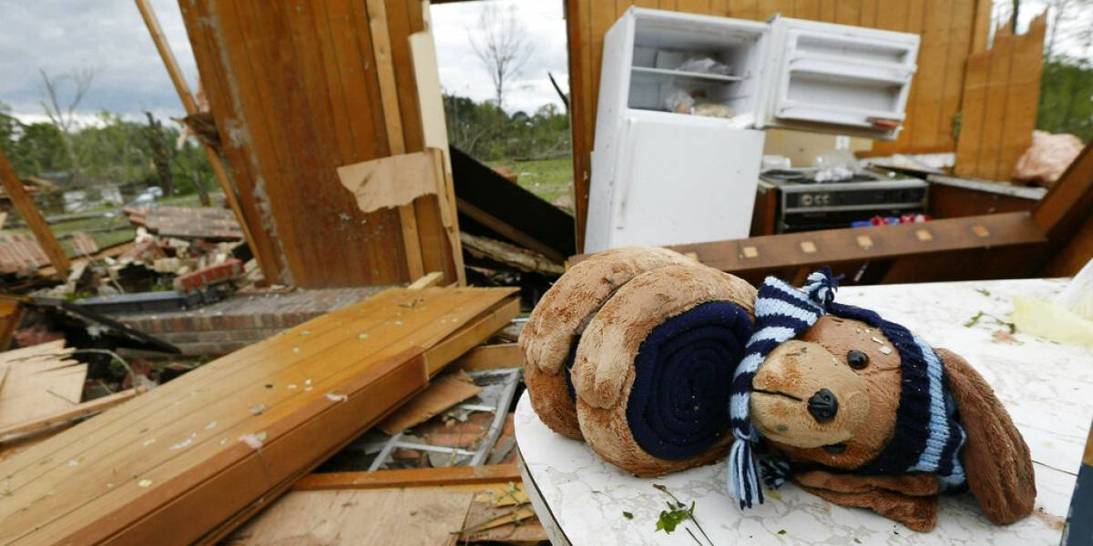 Tornados atraviesan planos sur de Estados Unidos