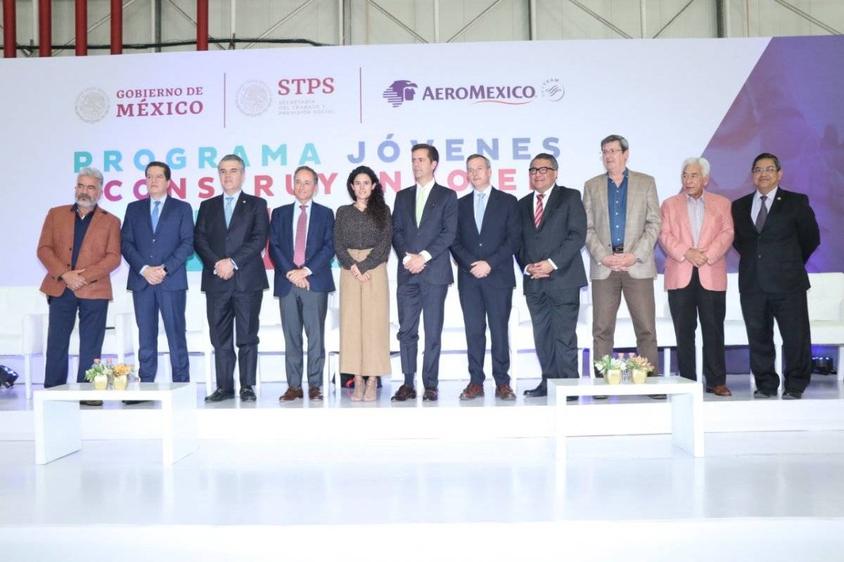 Aeroméxico apuesta por la inserción laboral de los jóvenes