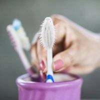 ¿Se debe cambiar el cepillo de dientes tras estar enfermos?