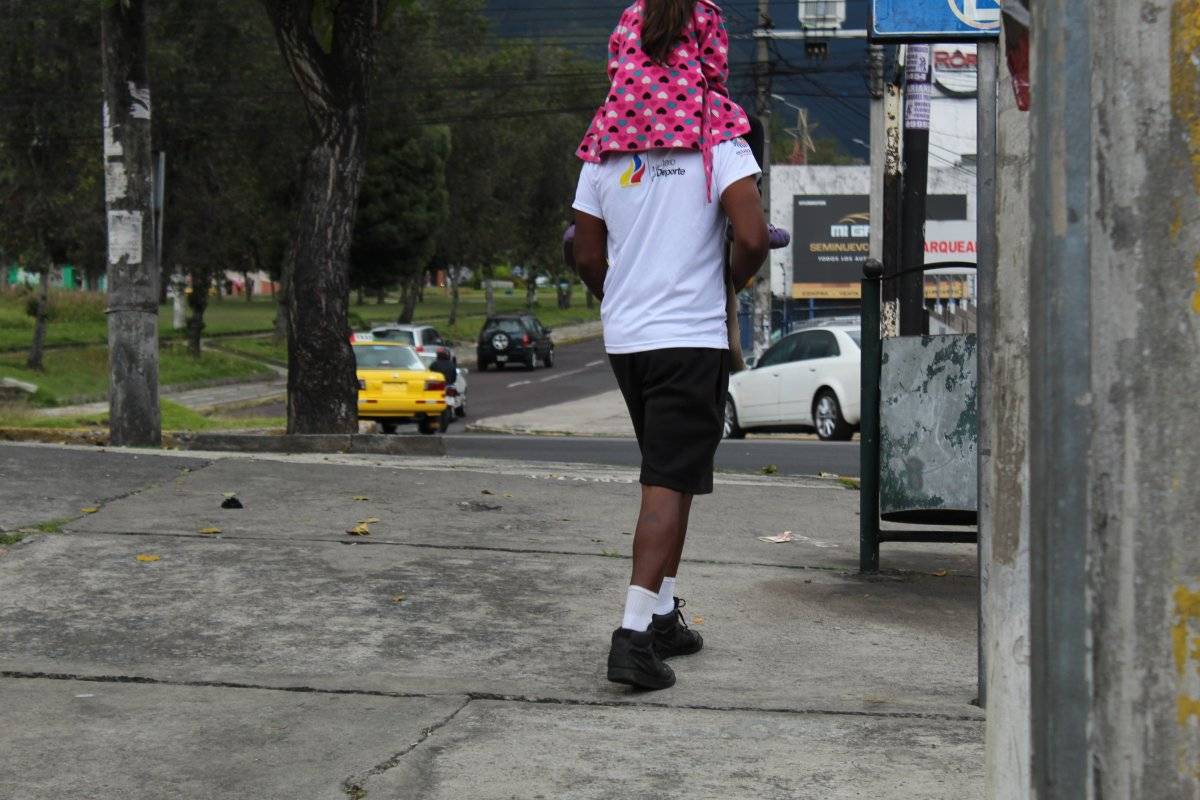 Joven cartonero en Quito