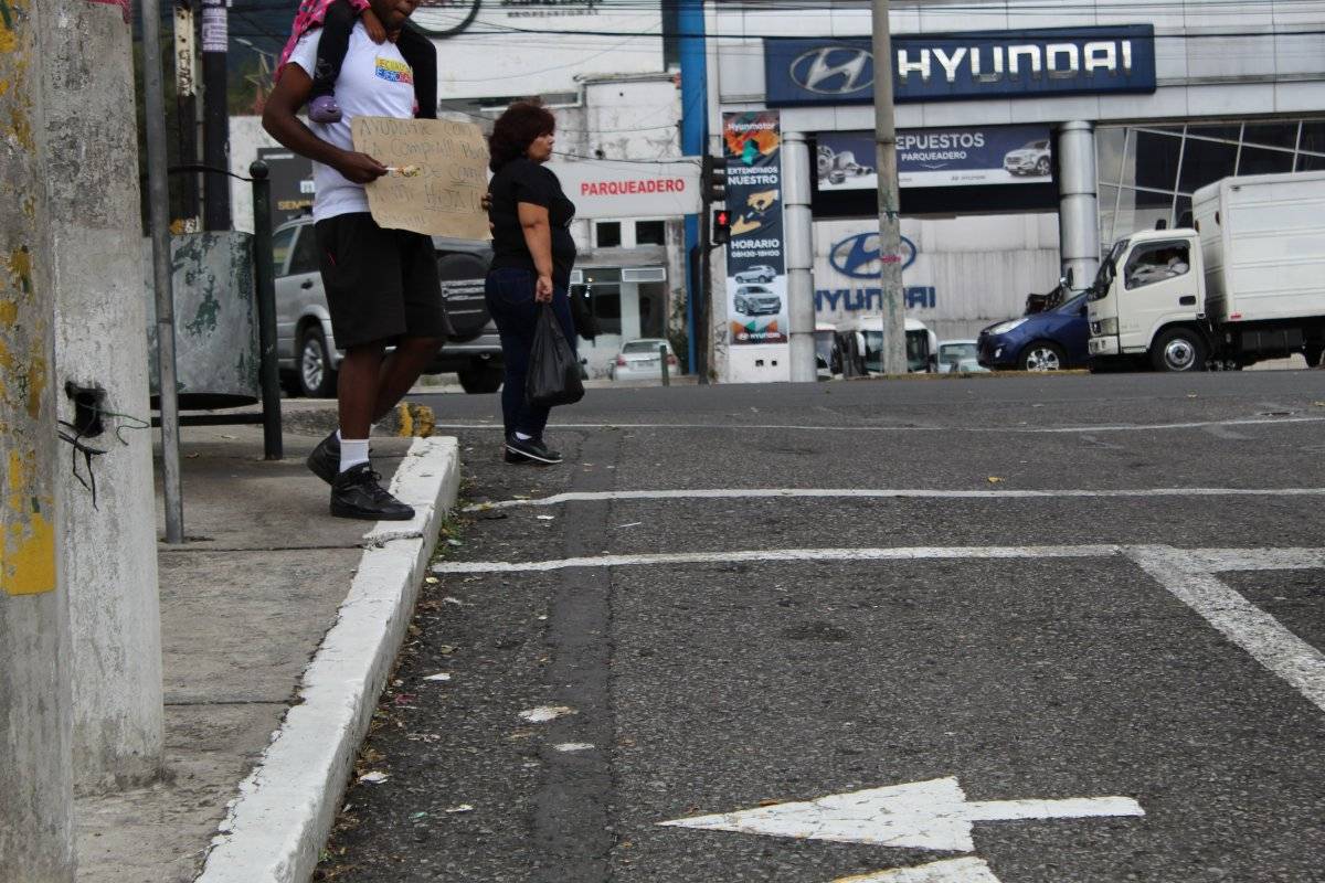 Joven cartonero en Quito