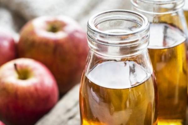 Beneficios de tomar agua con vinagre de manzana y bicarbonato