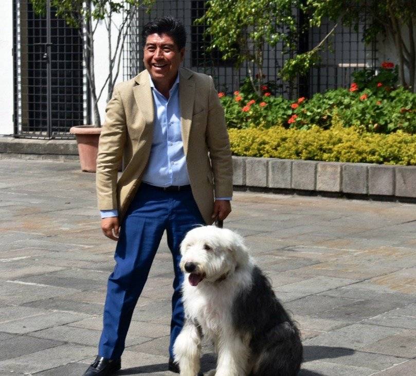 Alcalde de Quito, Jorge Yunda, junto con su perro Zeus
